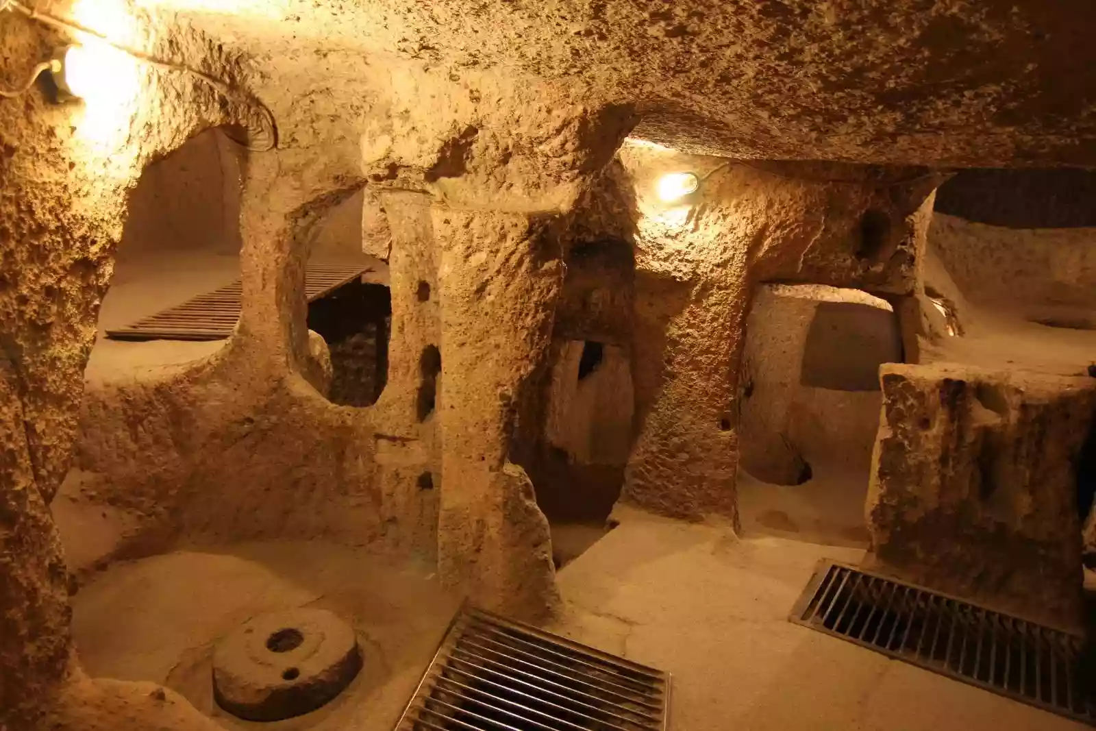the-underground-cities-of-kaymakli-and-derinkuyu-ask-aladdin
