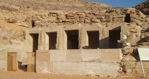 Temple_of_Derr_Front
